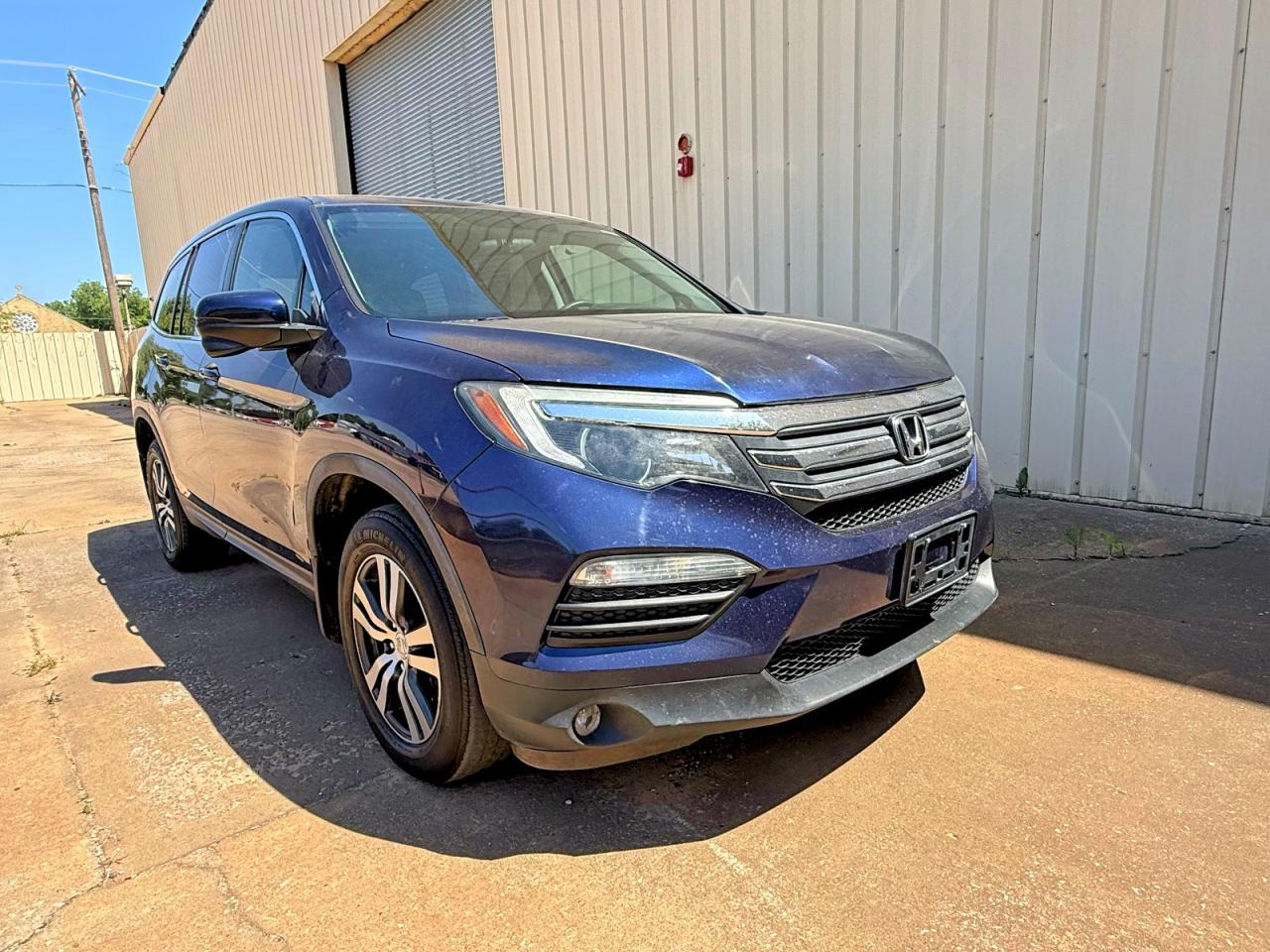 Salvage Honda Pilot Image