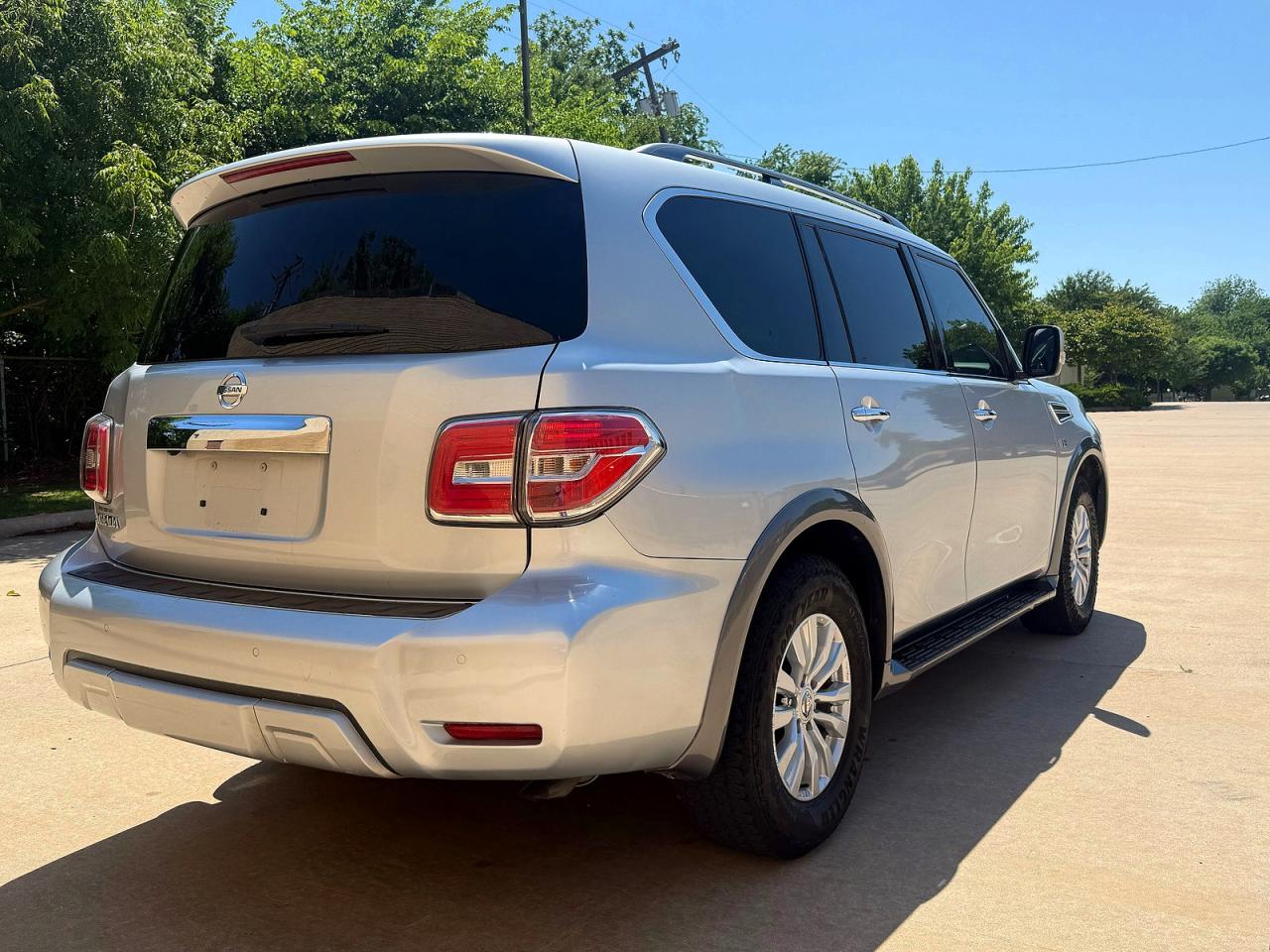 Nissan Armada Sv