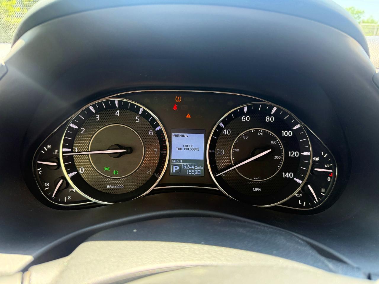 Nissan Armada Sv