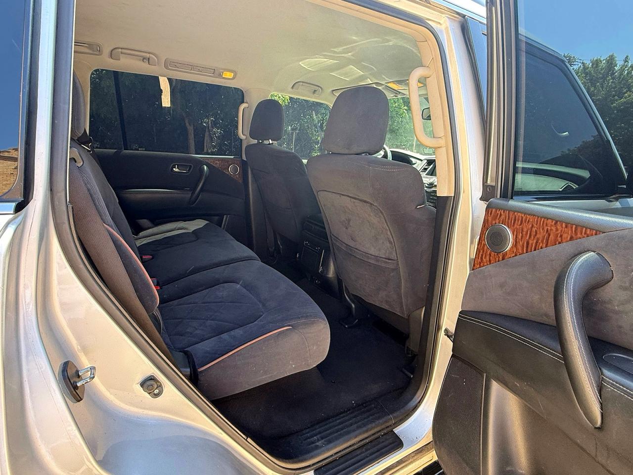 Nissan Armada Sv