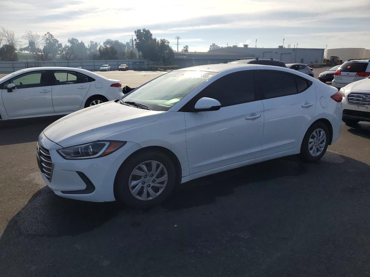 Salvage Hyundai ELANTRA Image