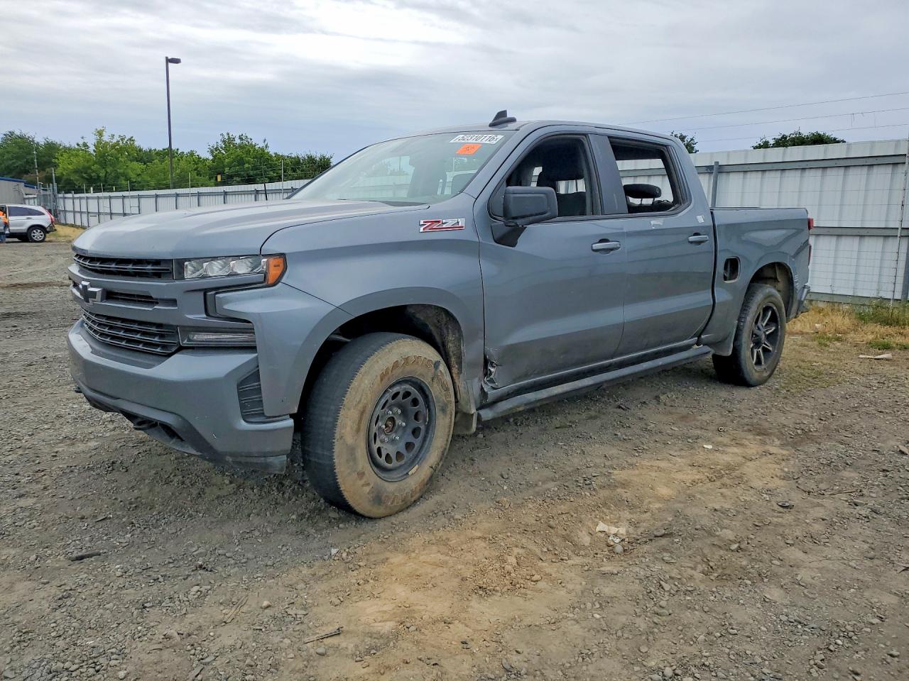 Salvage Chevrolet Silverado Image