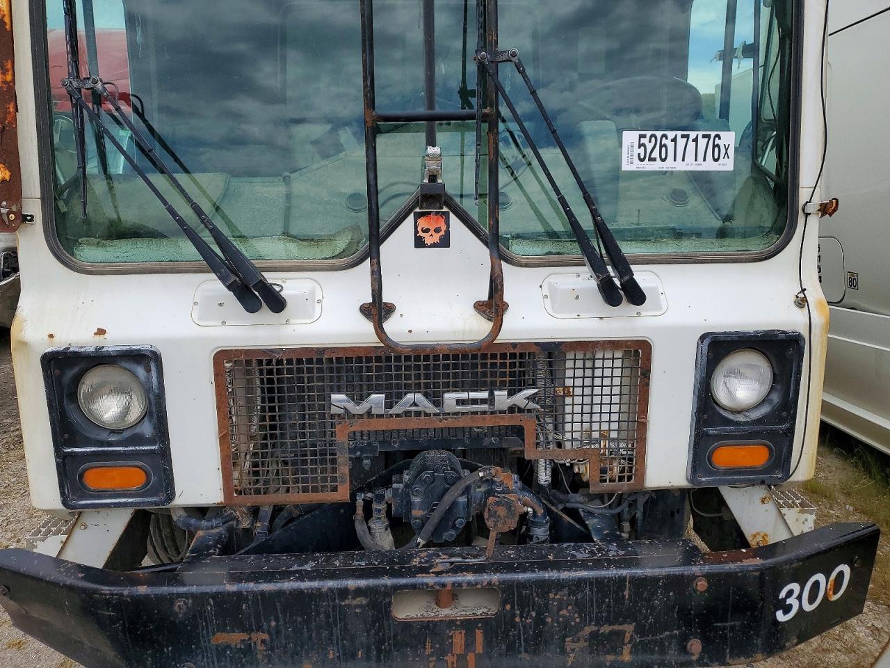 Mack 600