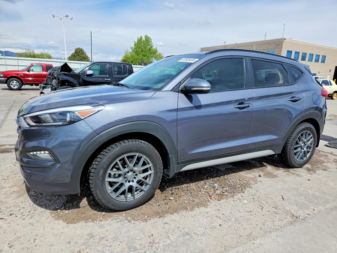 Salvage Hyundai TUCSON Image