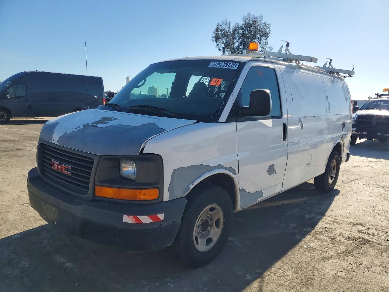 Salvage GMC Savana Image