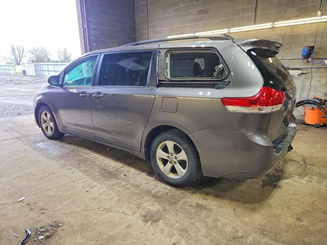 Toyota Sienna Le