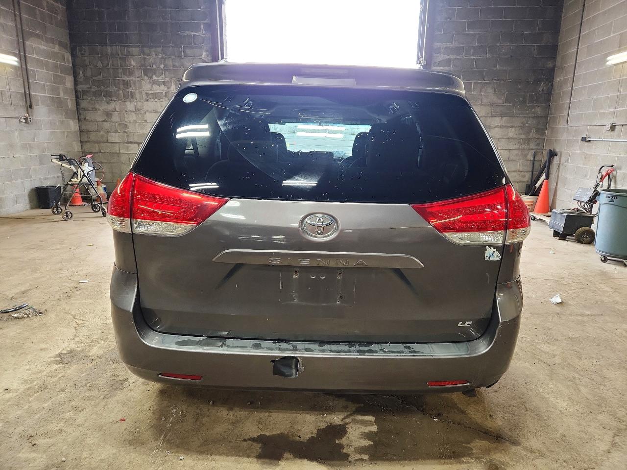 Toyota Sienna Le