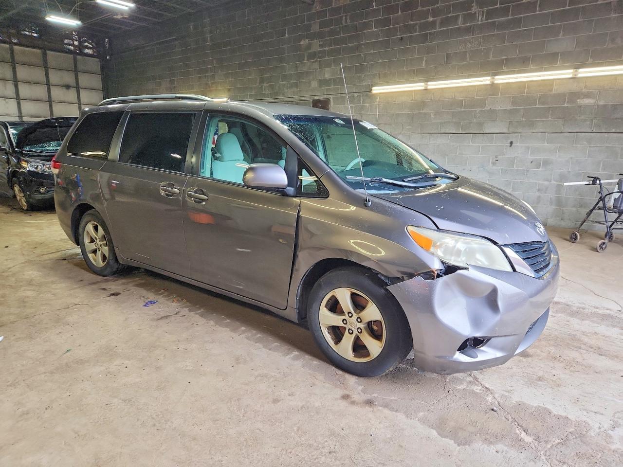 Toyota Sienna Le