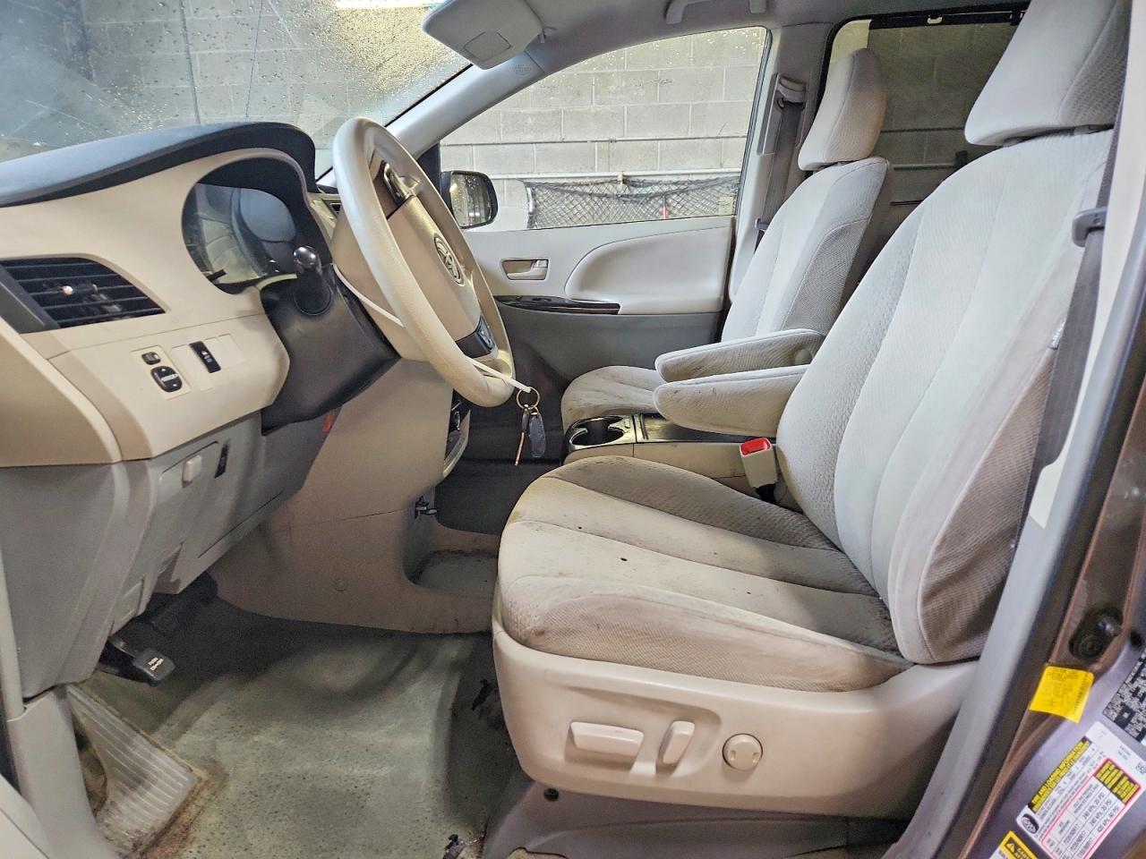 Toyota Sienna Le