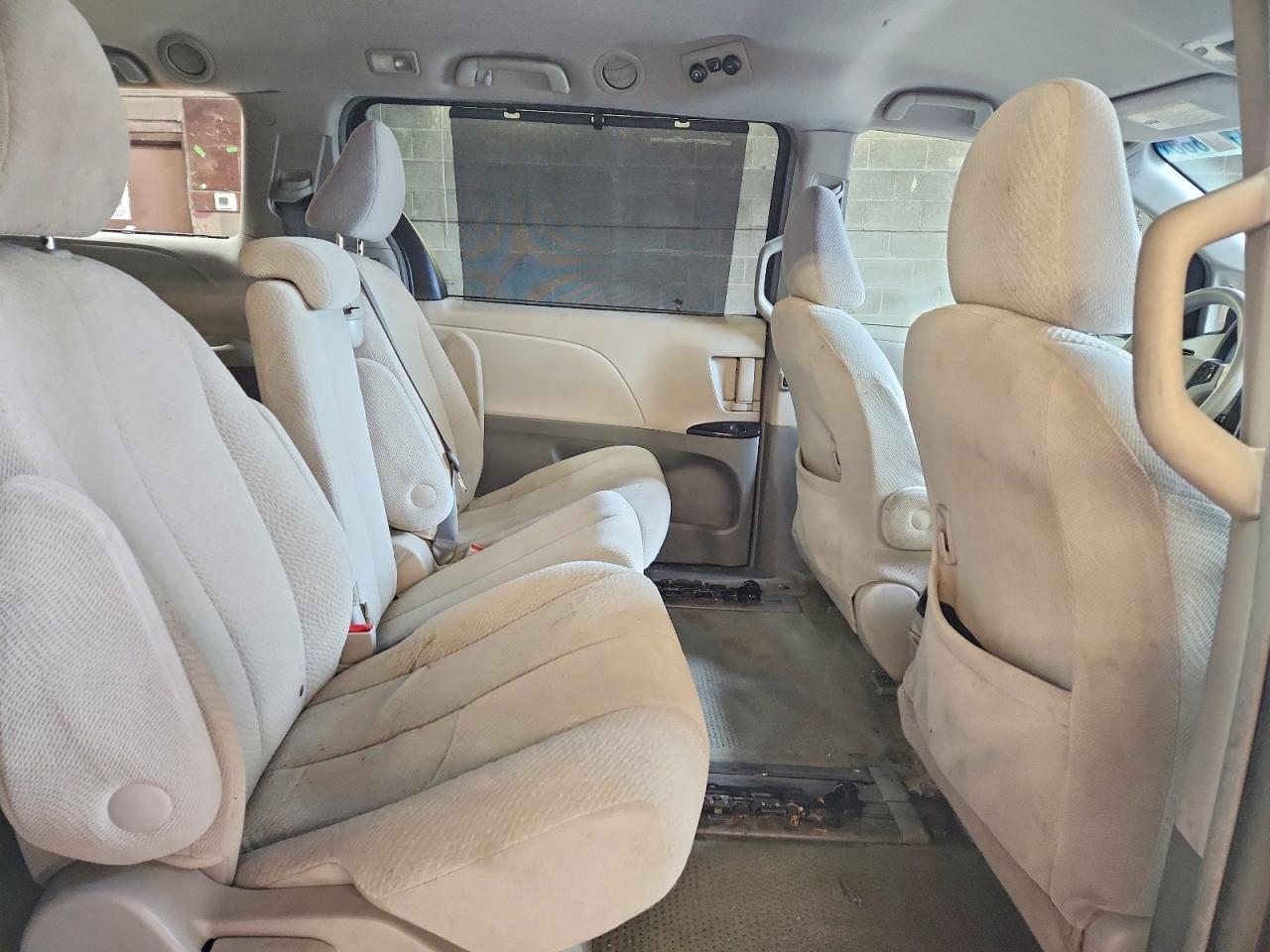 Toyota Sienna Le