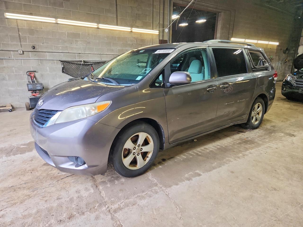 Salvage Toyota Sienna Image