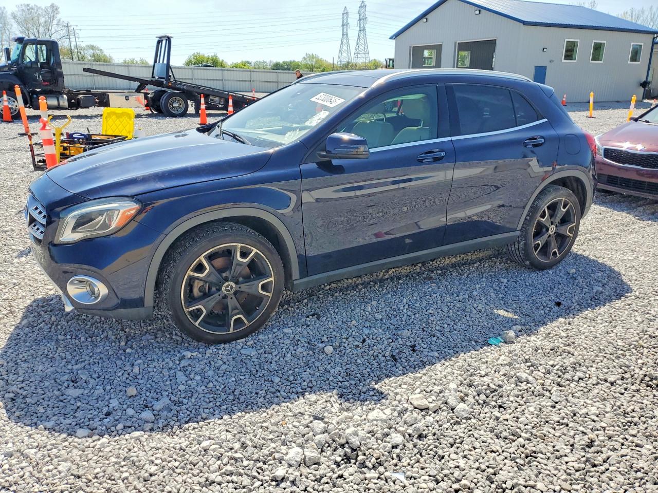 Salvage Mercedes-Benz GLA Image