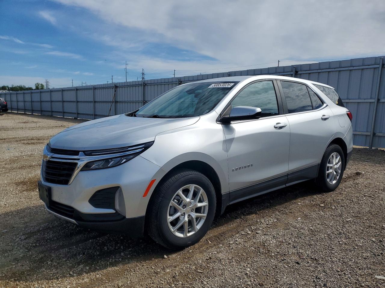 Salvage Chevrolet Equinox Image