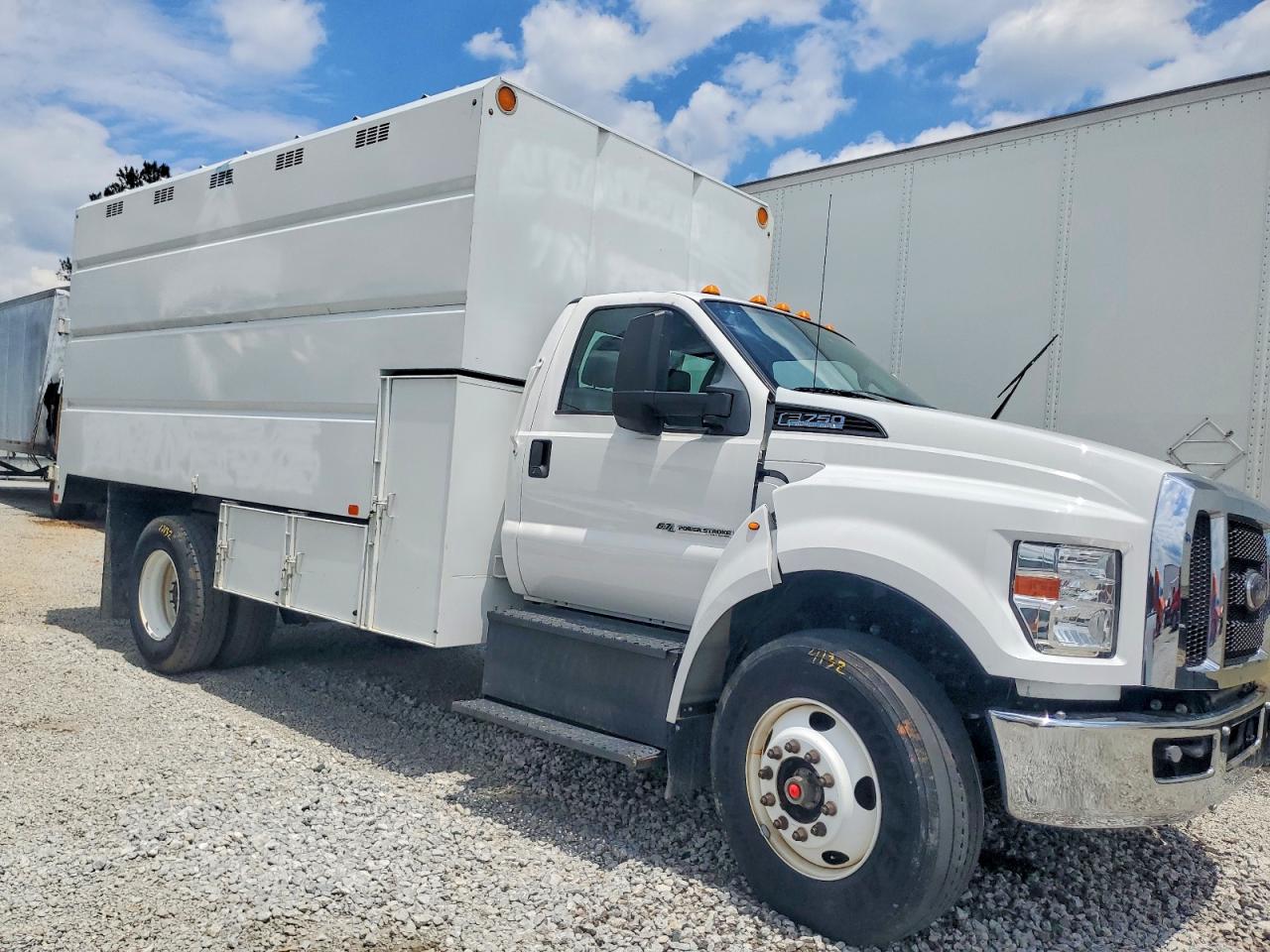 Salvage Ford F-750 Image