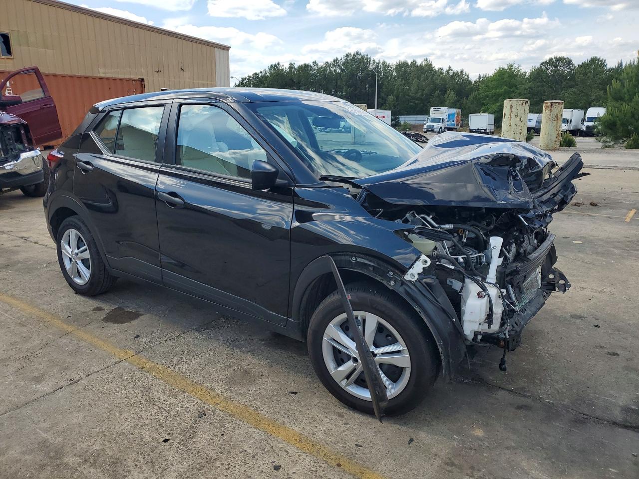 Nissan Kicks S