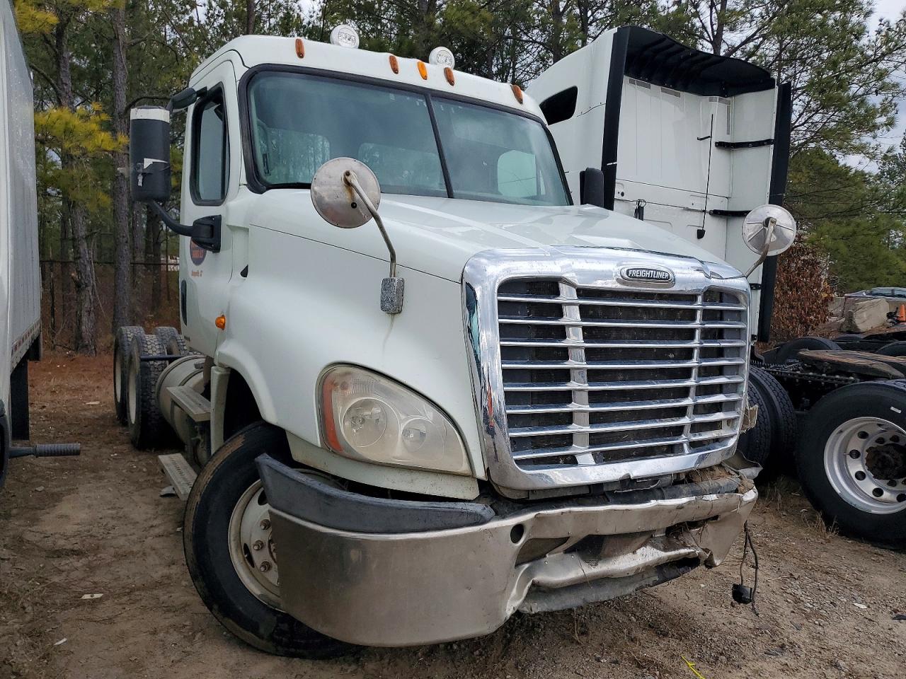 Salvage Freightliner Cascadia Image