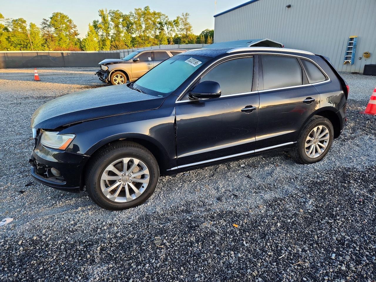 Salvage Audi Q5 Image