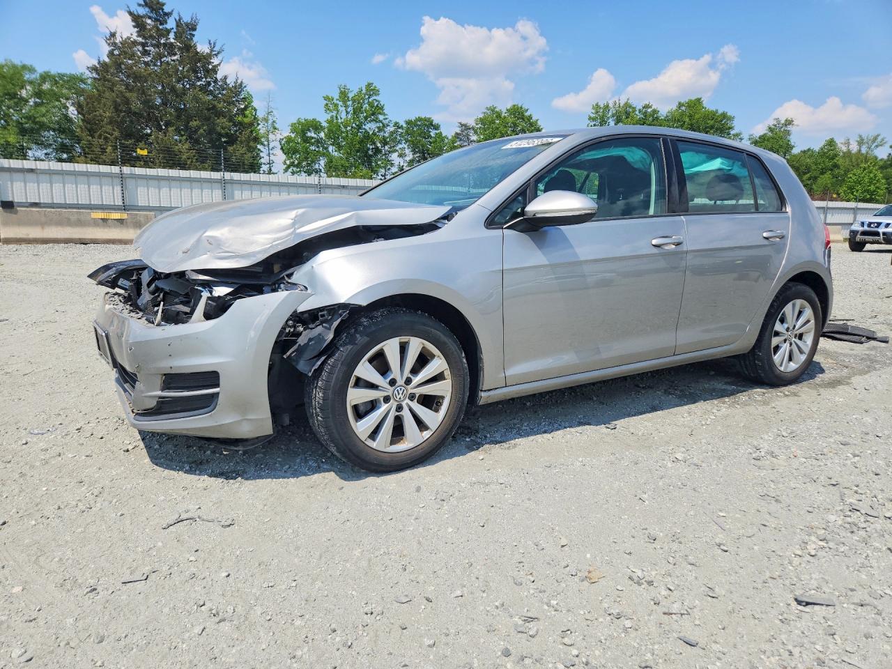 Salvage Volkswagen Golf Image