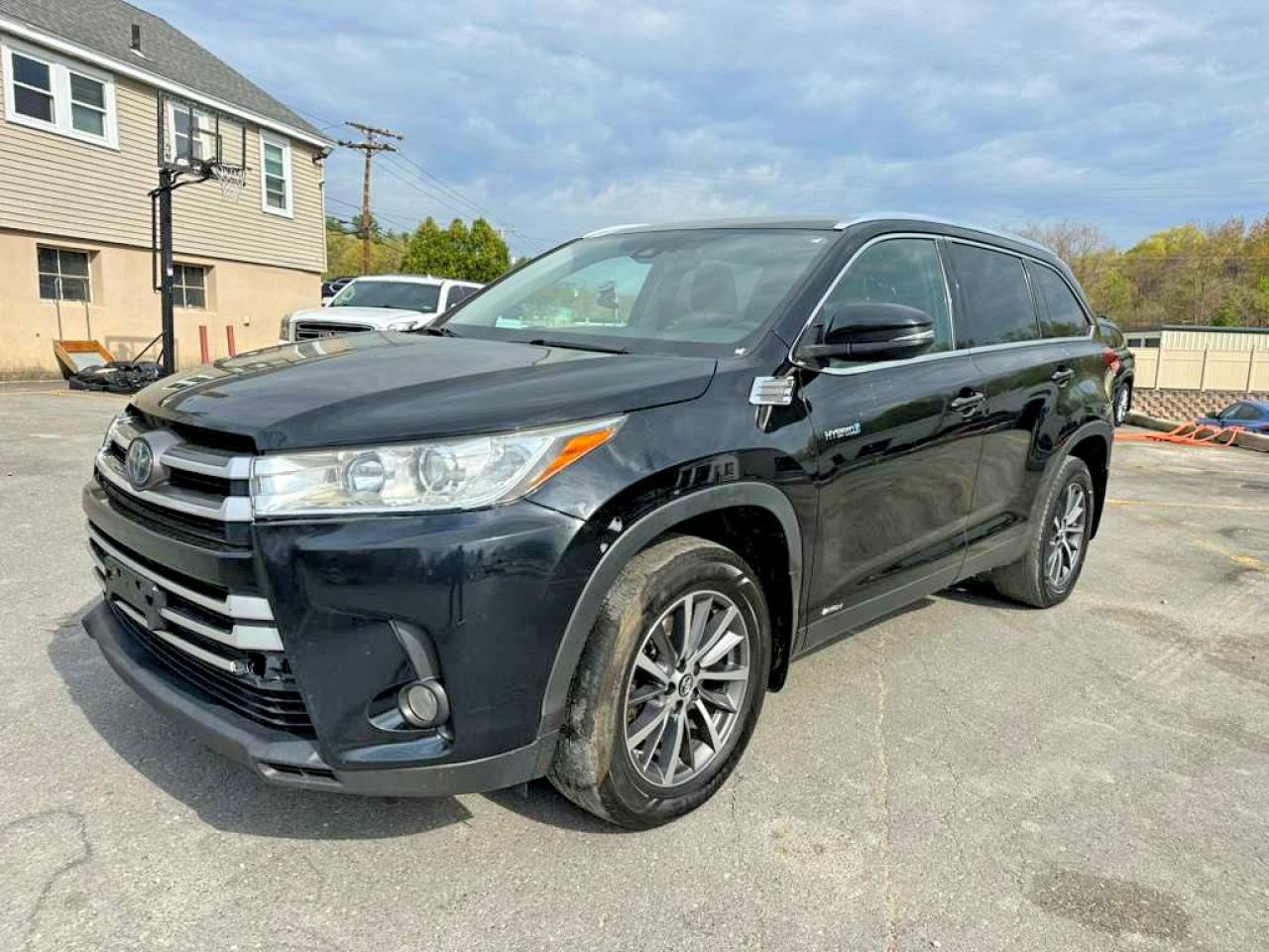 Salvage Toyota Highlander Image