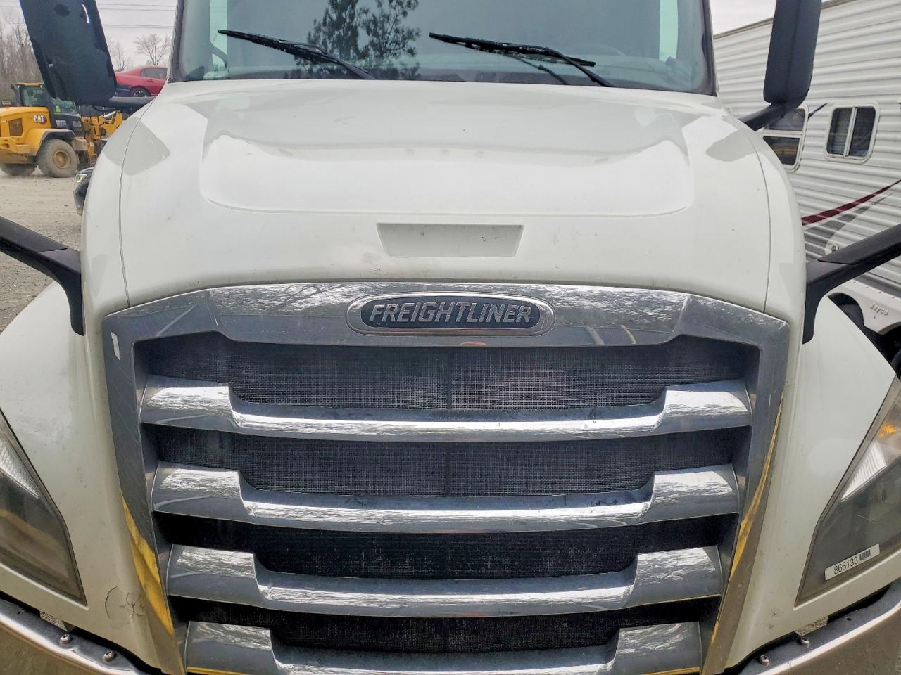 Freigliner Cascadia 126