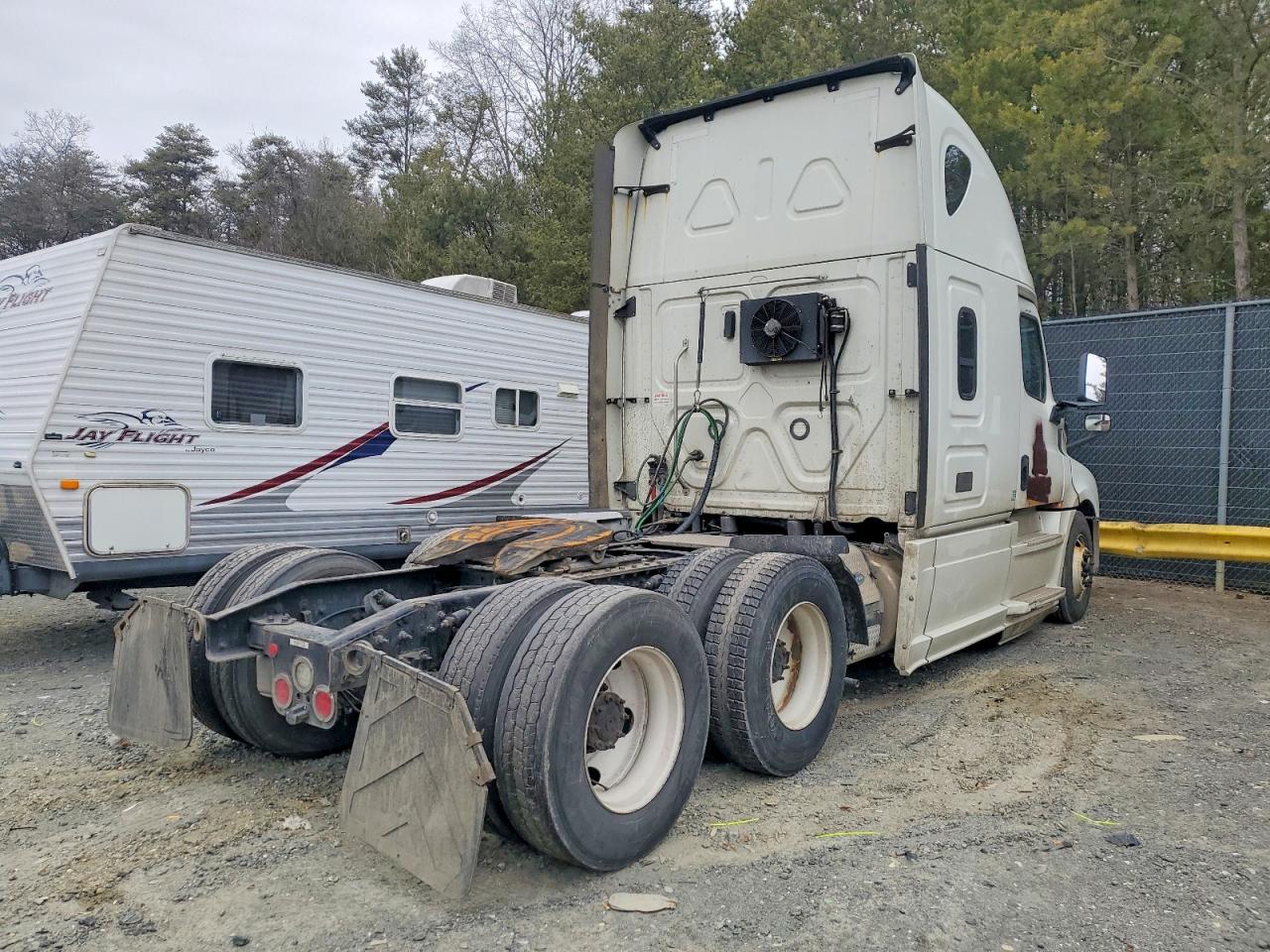 Freigliner Cascadia 126