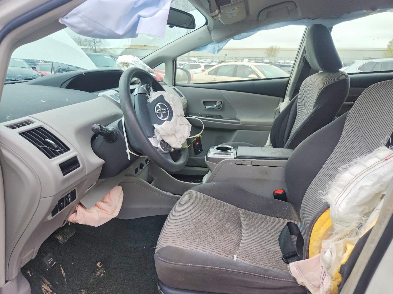 Toyota Prius v Two
