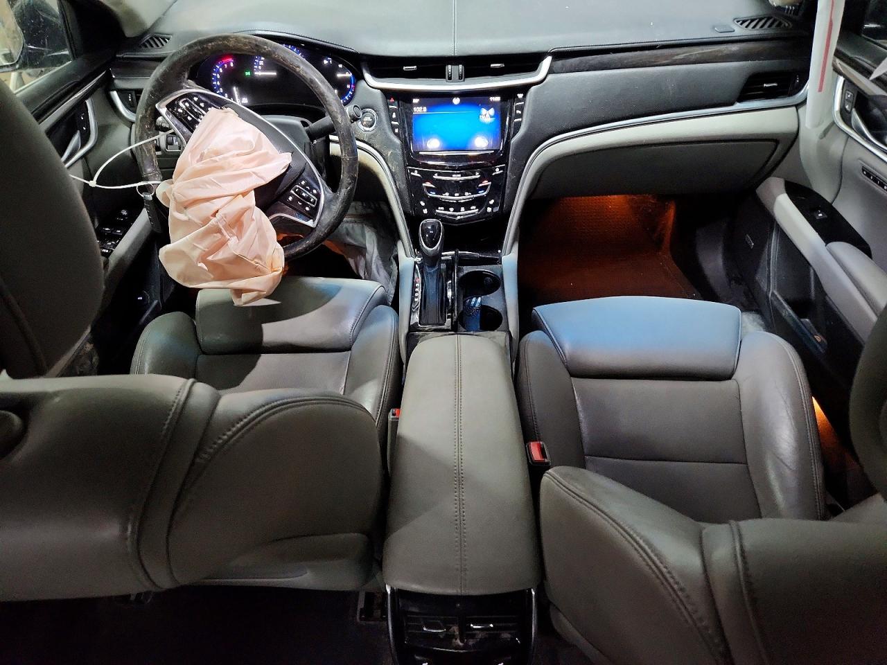 Cadillac XTS Luxury Collection