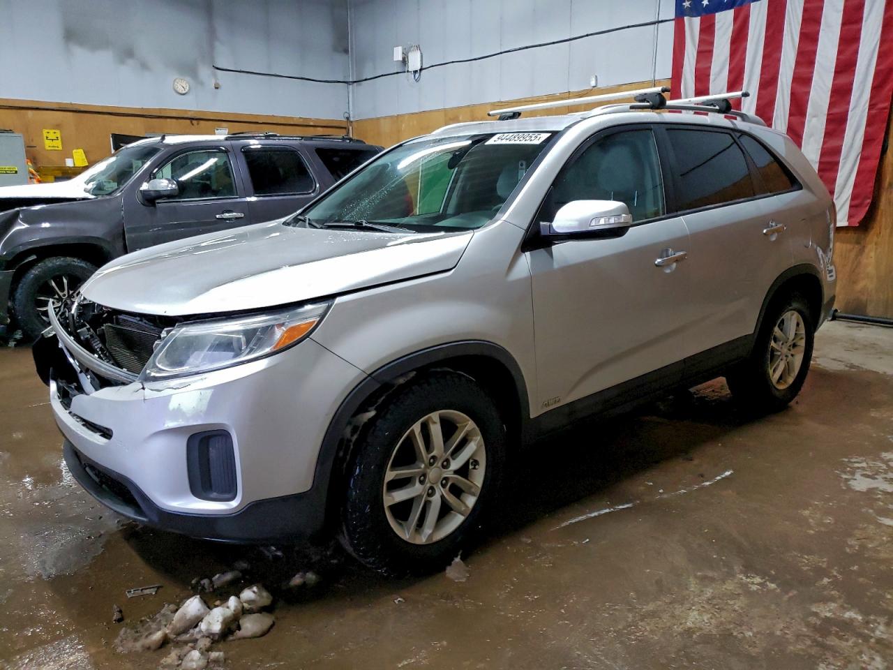 Salvage Kia Sorento Image