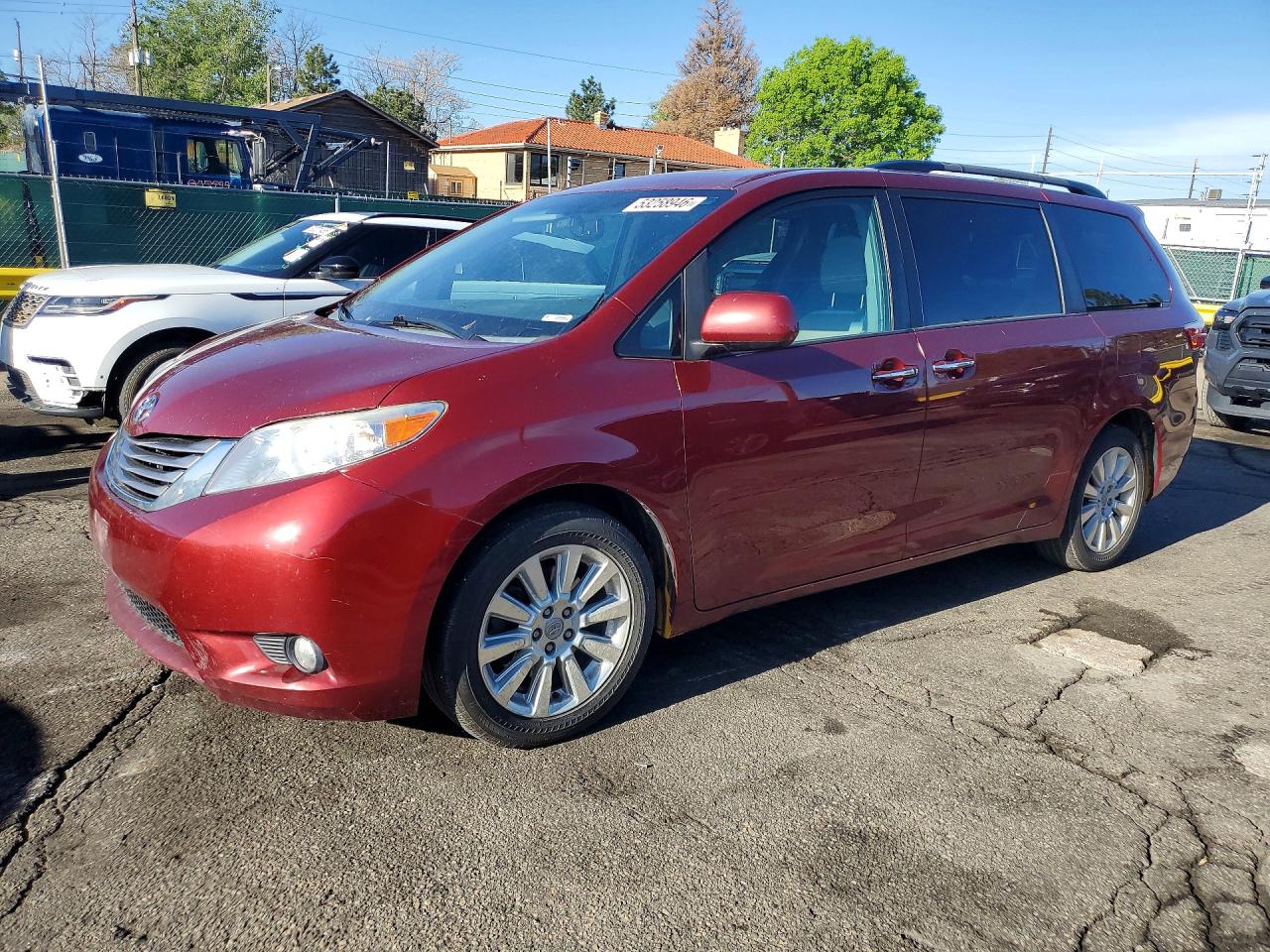 Salvage Toyota Sienna Image