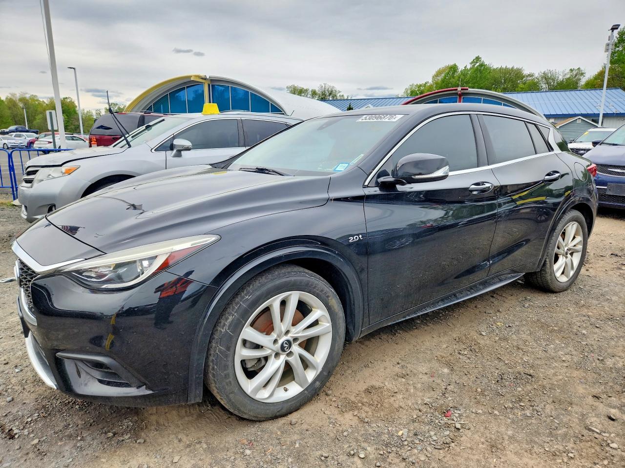 Salvage INFINITI Qx Image