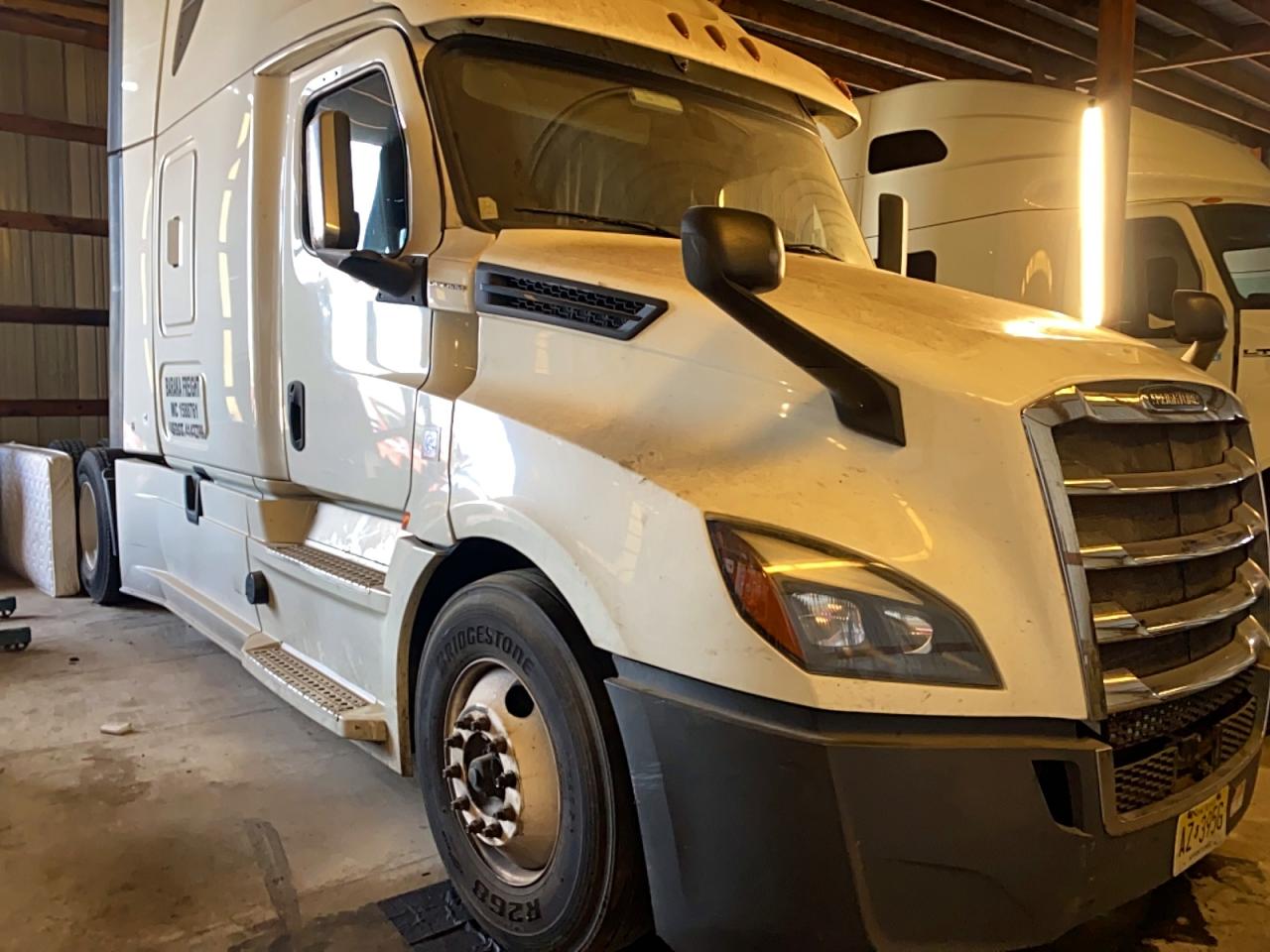 Salvage Freigliner Cascadia 126 Image