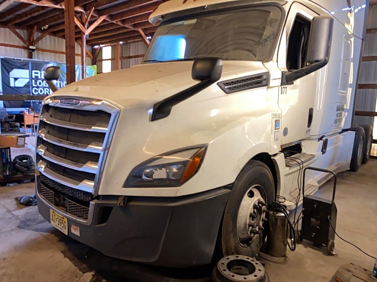 Freigliner Cascadia 126