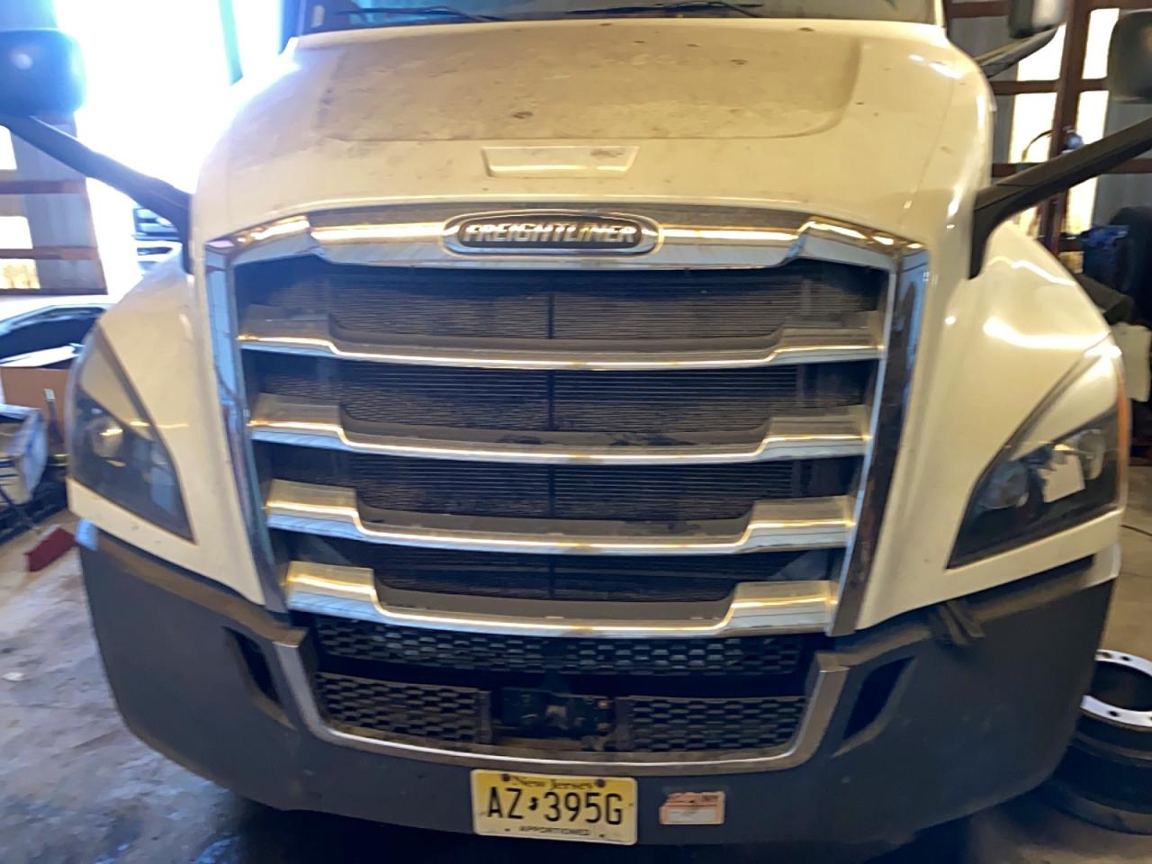Freigliner Cascadia 126