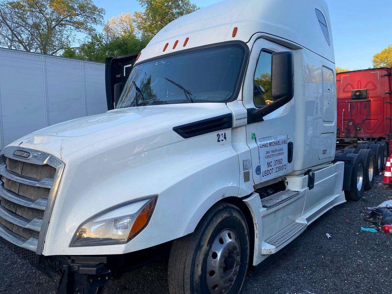 Freigliner Cascadia 126