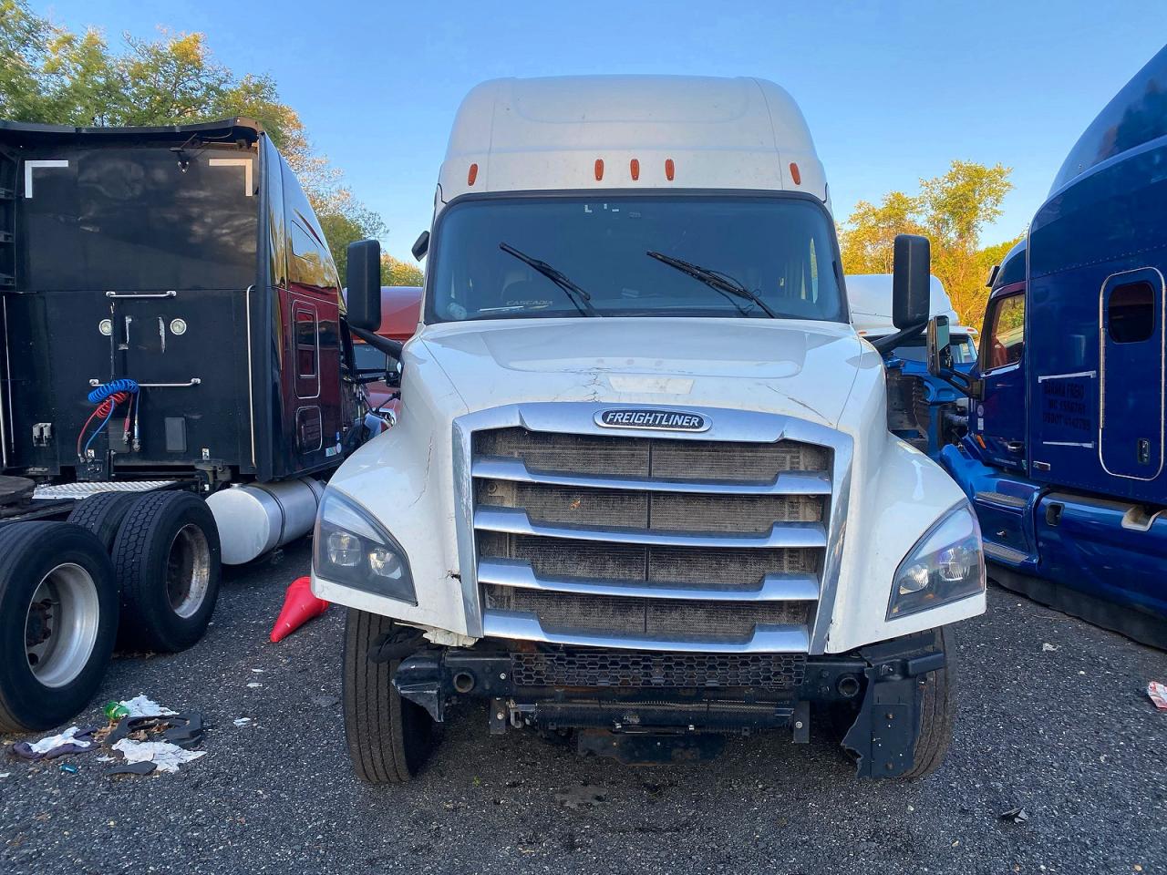 Freigliner Cascadia 126