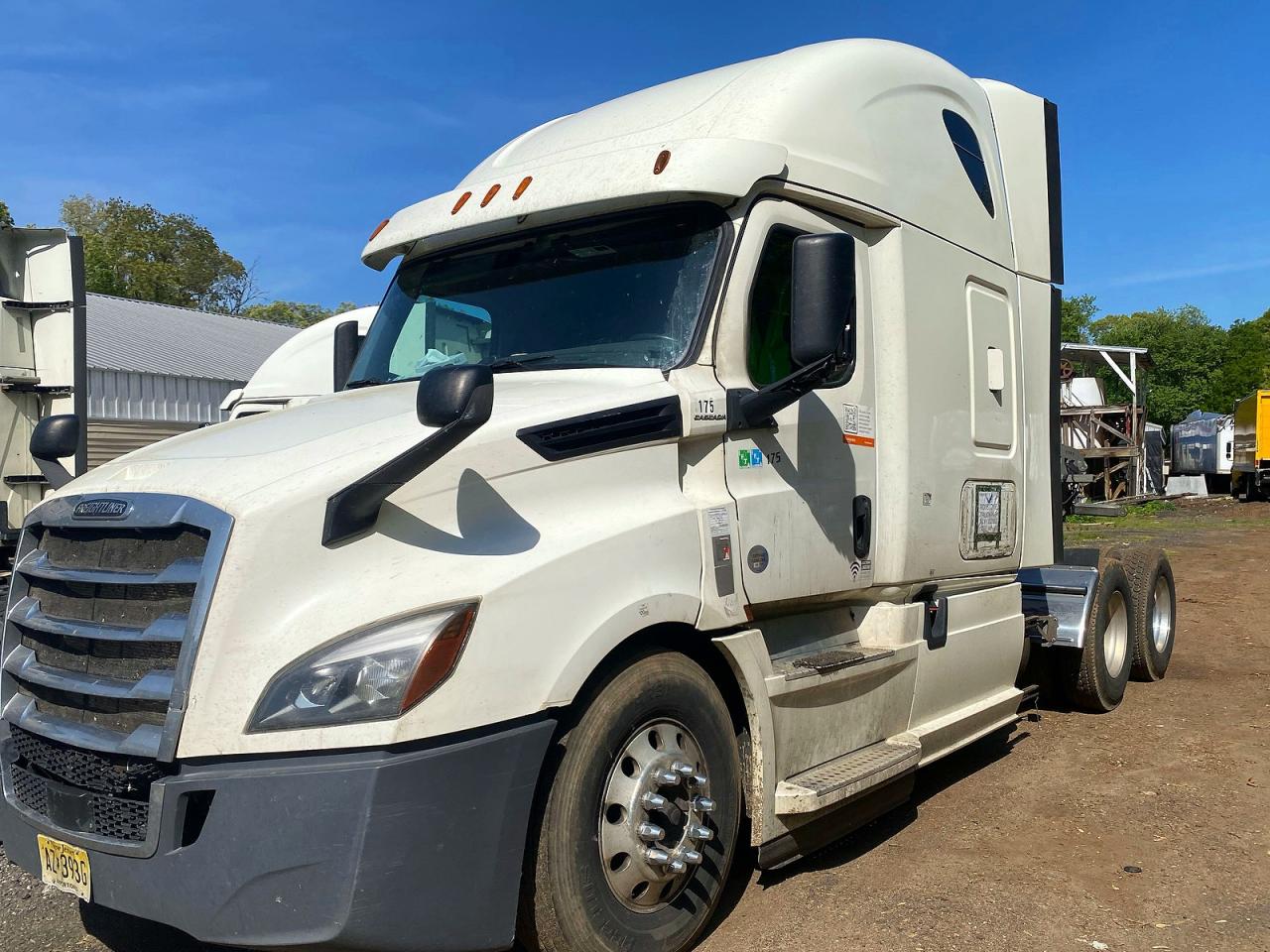 Freigliner Cascadia 126