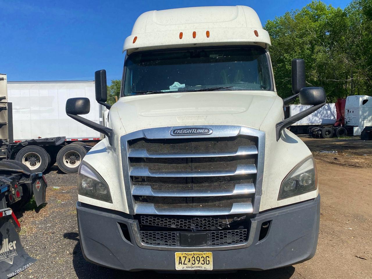 Freigliner Cascadia 126