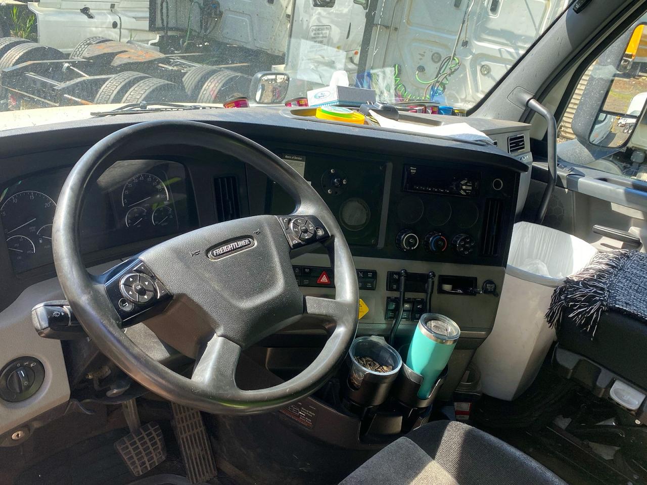 Freigliner Cascadia 126