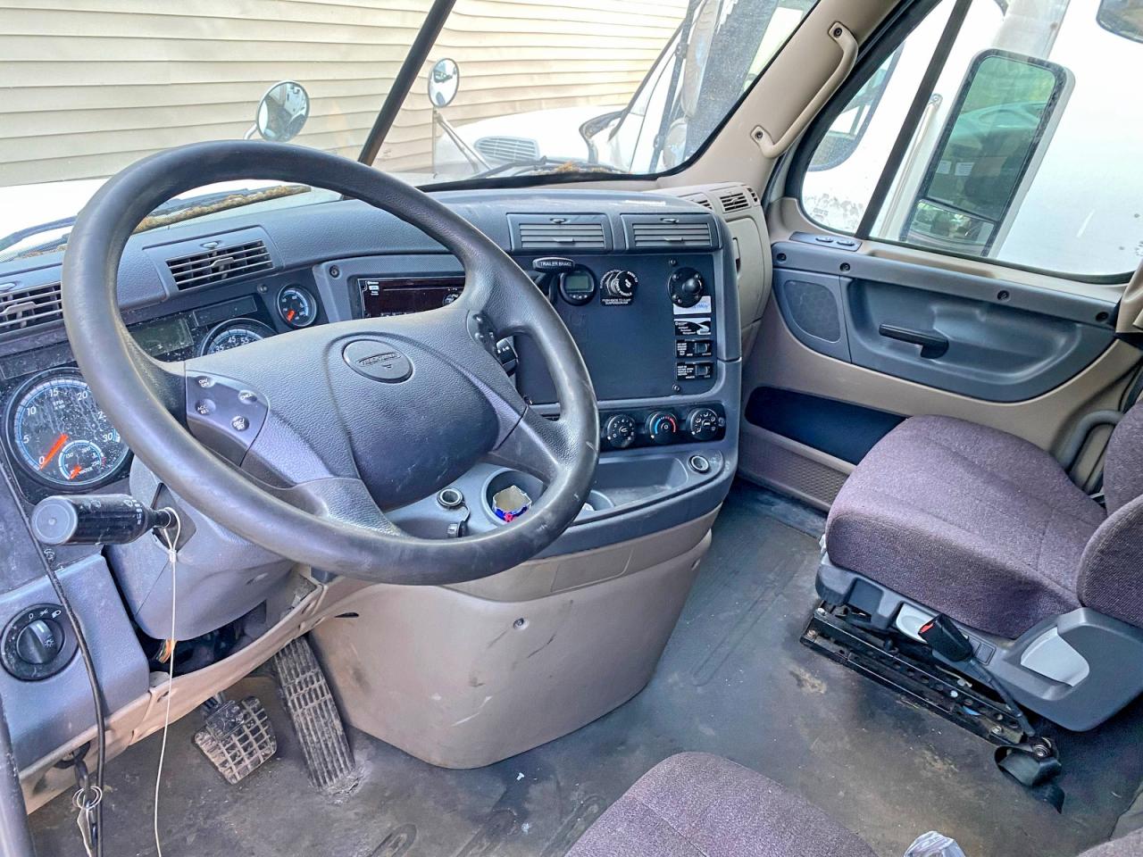 Freigliner Cascadia 125