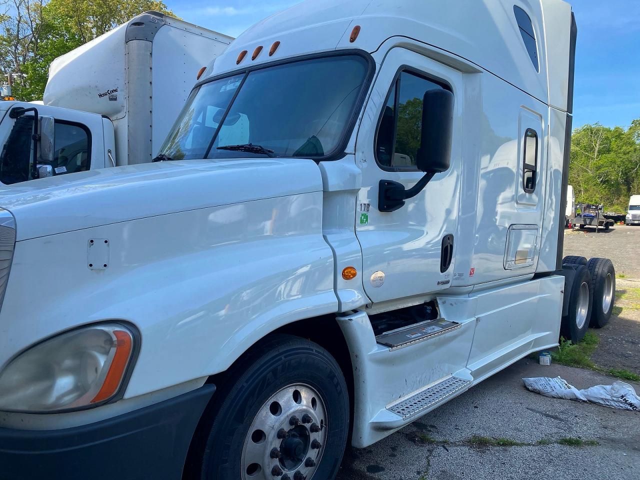 Freigliner Cascadia 125
