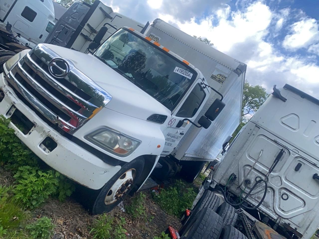 Salvage Hino Hino 338 Image