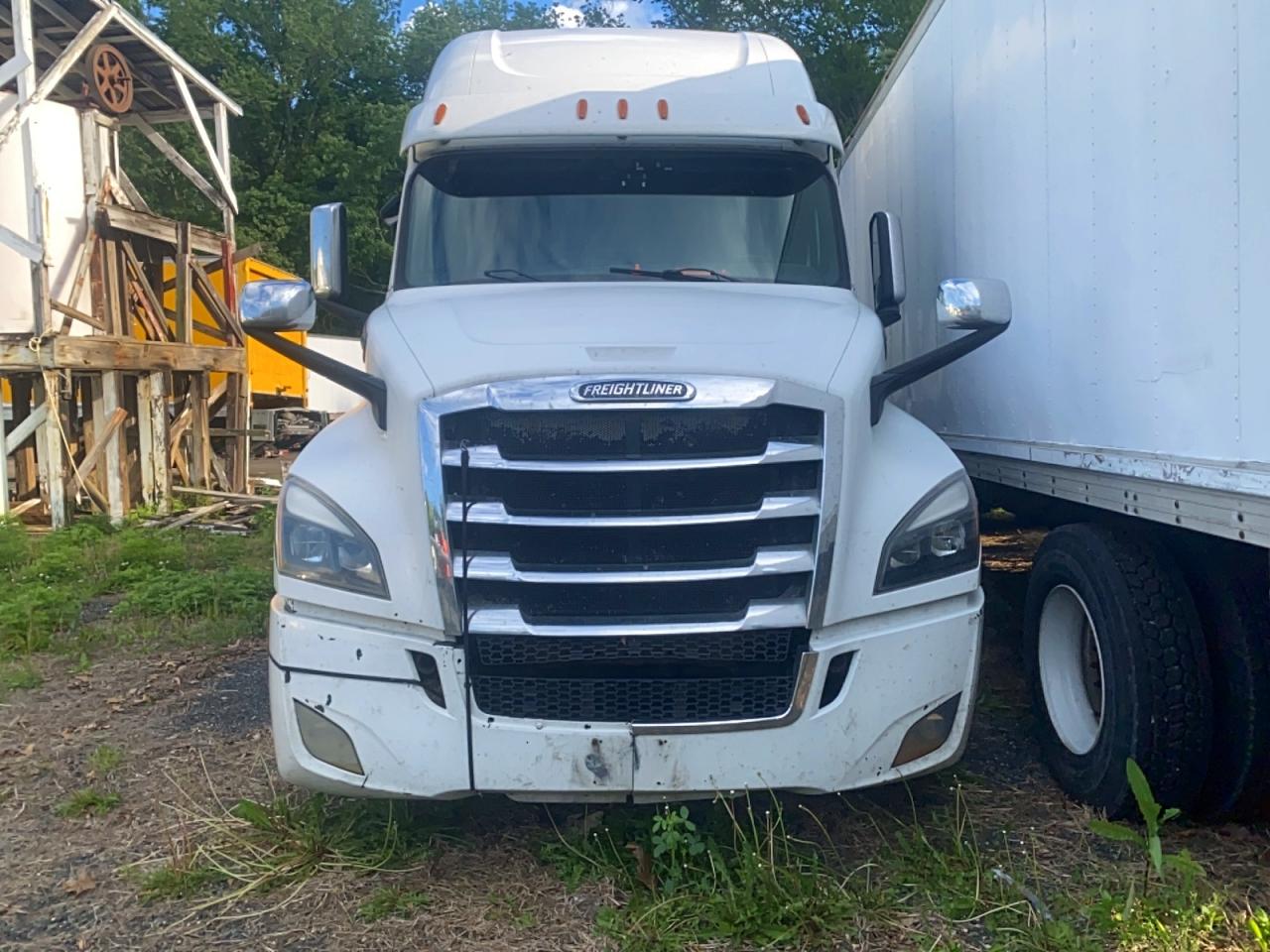 Freigliner Cascadia 126