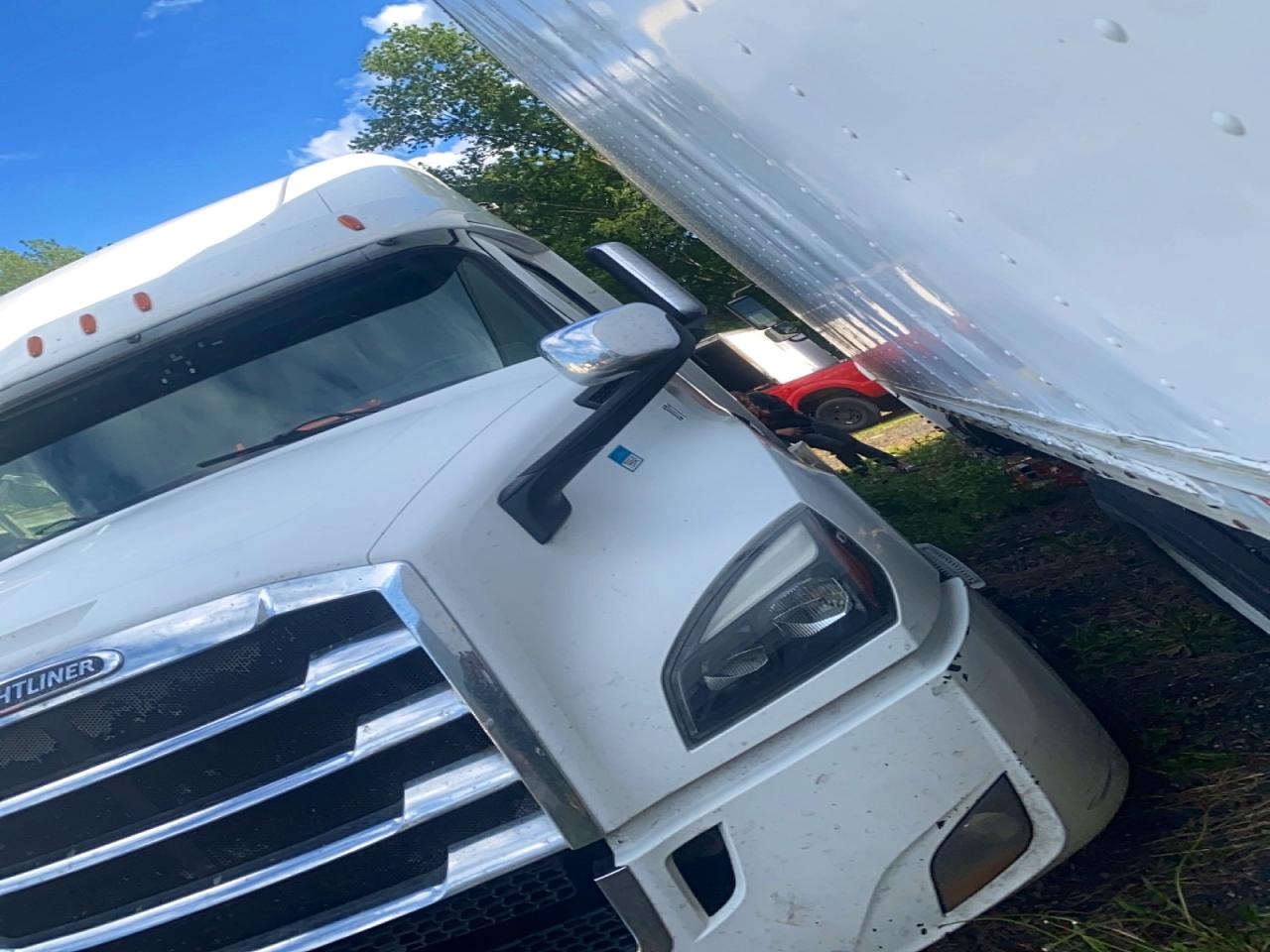 Freigliner Cascadia 126