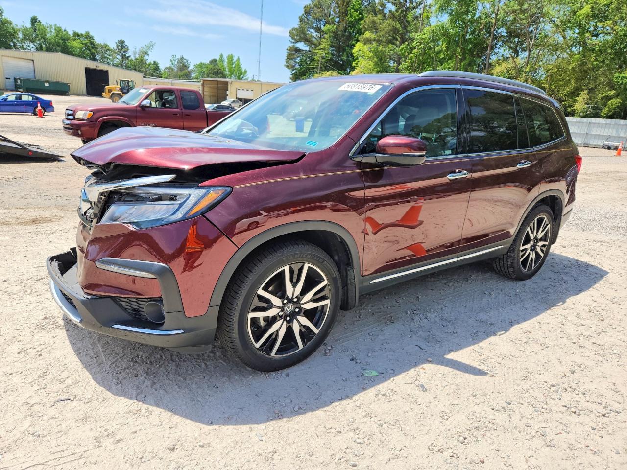 Salvage Honda Pilot Image