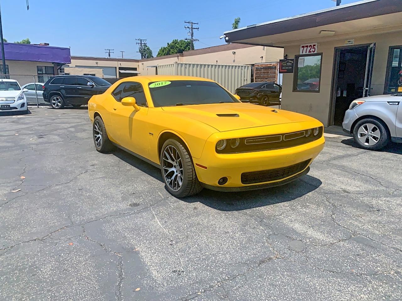 Salvage Dodge Challenger Image