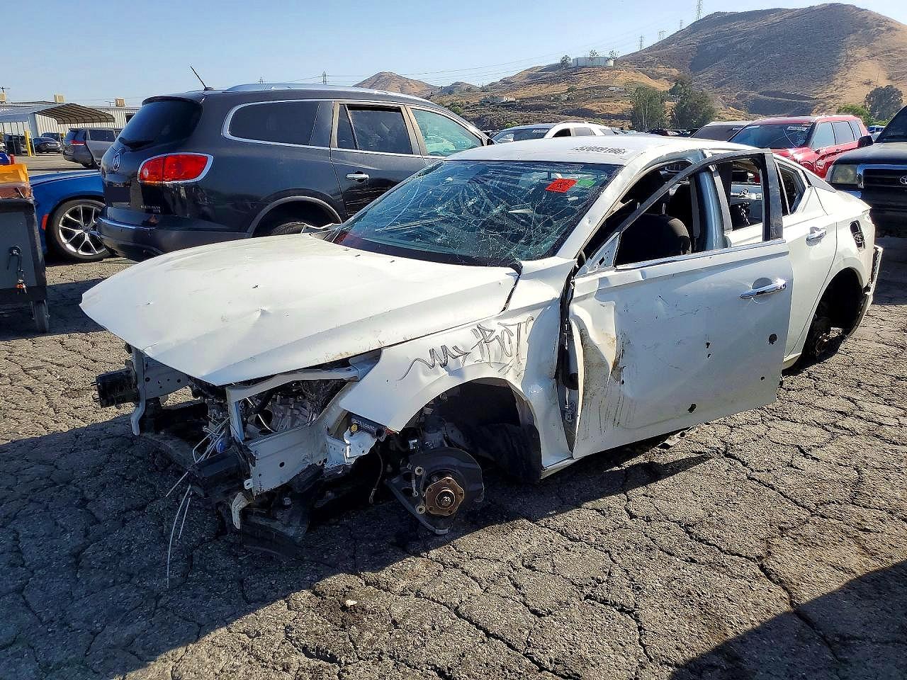 Salvage Nissan Altima Image