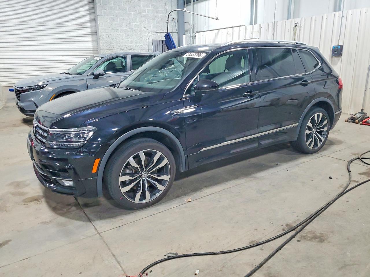 Salvage Volkswagen Tiguan Image