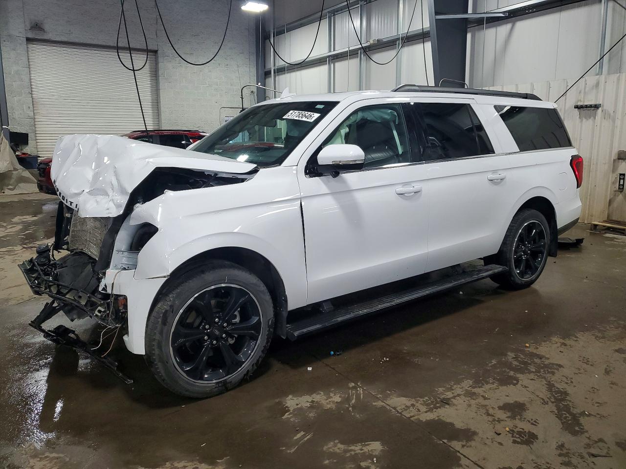 Salvage Ford Expedition Image