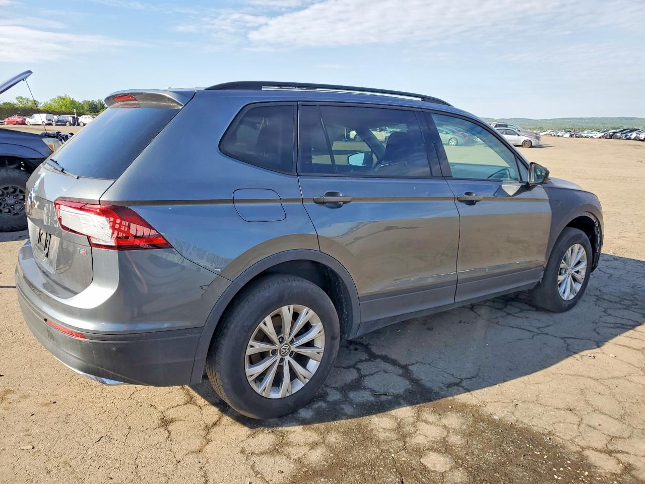 Volkswagen Tiguan S