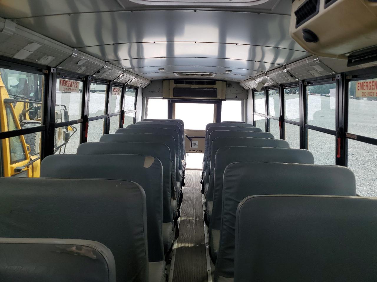 Freigliner Chassis B2b